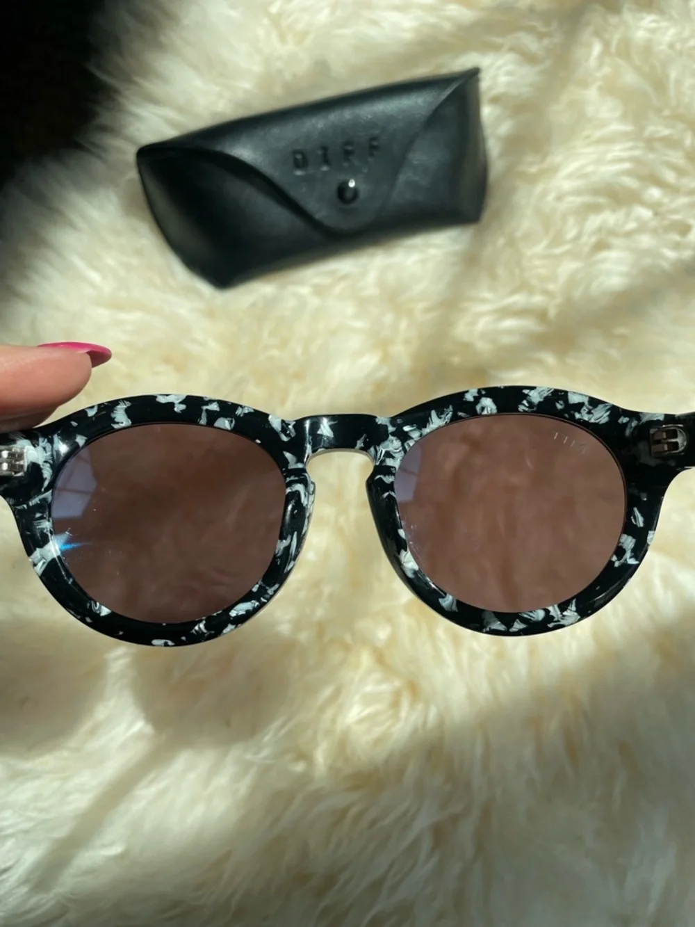 Diff Eyewear Dime II Black White Round Horn Sunglasses Mirrored Blue Brown Lens